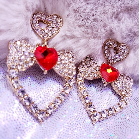 Gold ruby red and white crystal heart drop earring - Picture 10 of 11